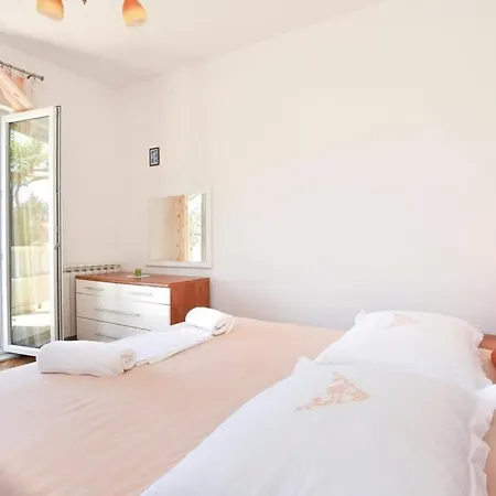 Family Friendly With A Swimming Pool Podstrana, Split - 13828 Apartmán Podstrana