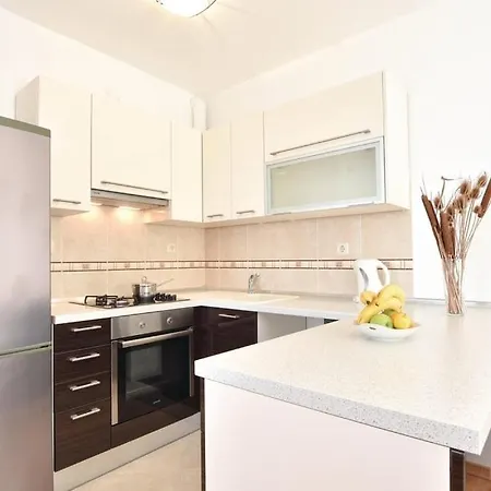 Apartmán Family Friendly With A Swimming Pool Podstrana, Split - 13828