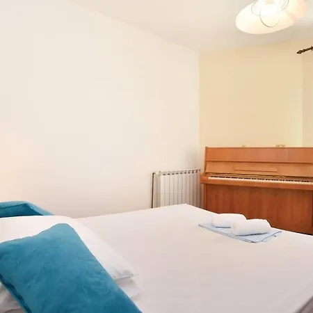 Apartmán Family Friendly With A Swimming Pool Podstrana, Split - 13828 Podstrana