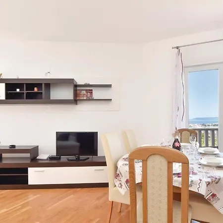 Apartmán Family Friendly With A Swimming Pool Podstrana, Split - 13828 *