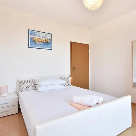 Apartmán Family Friendly With A Swimming Pool Podstrana, Split - 13828 Podstrana